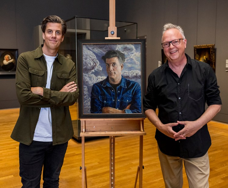 Rob Kemps en portretschilder Bastiaen Vries bij de onthulling van het geschilderde portret tijdens Sterren op het Doek