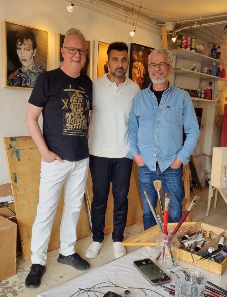 Özcan Akyol, Franco Tirletti en Bastiaen Vries tijdens opnames van Sterren op het Doek in het atelier in Amsterdam
